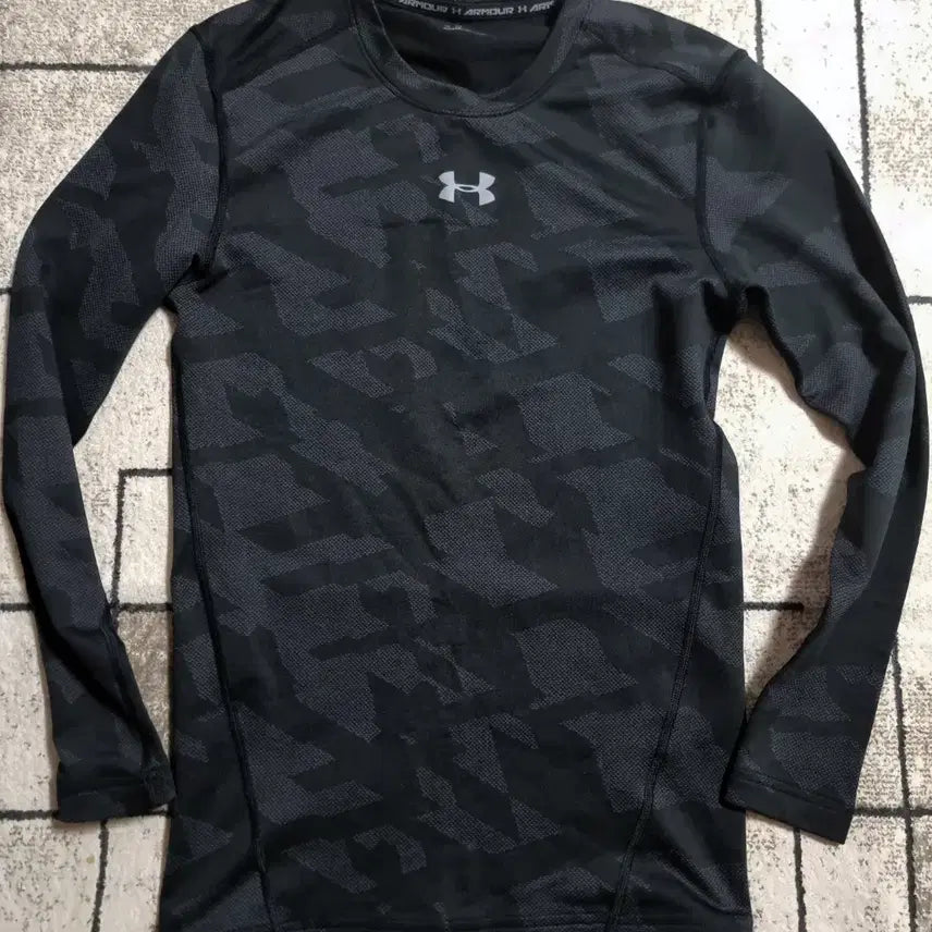 [BUNJANG] Under Armour Running Long Sleeve Camouflage Shirt (Size S) / 언더아머 기능성 러닝 런닝 긴팔 카모플라쥬 사이즈 S