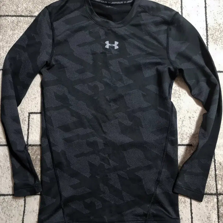 [BUNJANG] Under Armour Running Long Sleeve Camouflage Shirt (Size S) / 언더아머 기능성 러닝 런닝 긴팔 카모플라쥬 사이즈 S