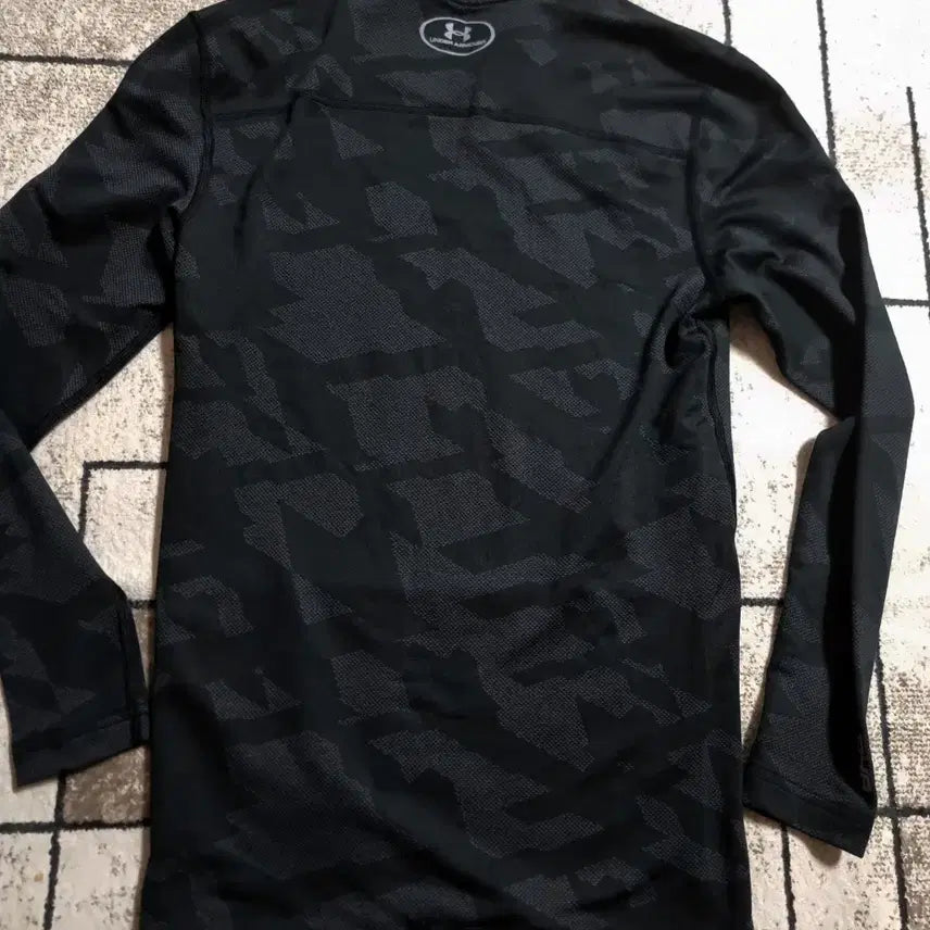 [BUNJANG] Under Armour Running Long Sleeve Camouflage Shirt (Size S) / 언더아머 기능성 러닝 런닝 긴팔 카모플라쥬 사이즈 S