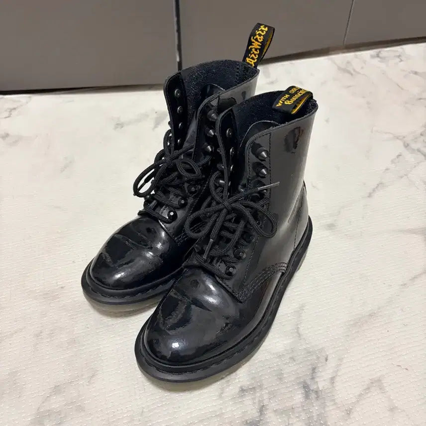 [BUNJANG] Dr. Martens Pascal Stud Patent Leather Boots / 닥터마틴 부츠