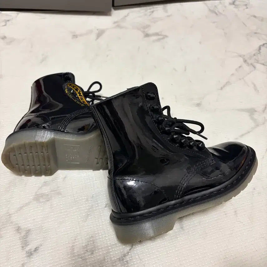 [BUNJANG] Dr. Martens Pascal Stud Patent Leather Boots / 닥터마틴 부츠