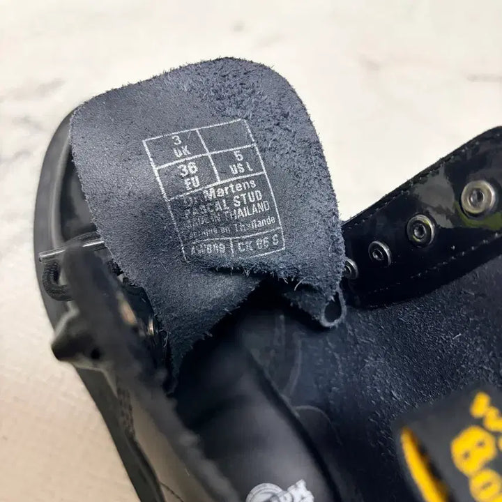 [BUNJANG] Dr. Martens Pascal Stud Patent Leather Boots / 닥터마틴 부츠