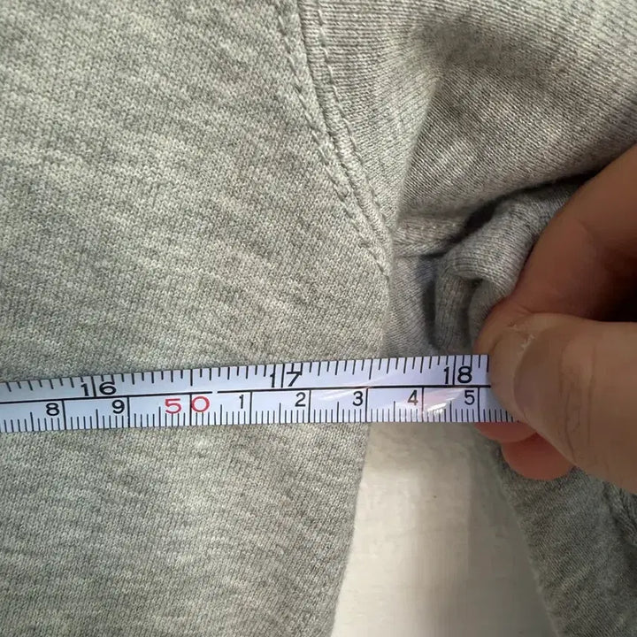 [BUNJANG] Uniqlo KAWS Warhol Gray Sweatshirt / 유니클로 UT KAWS 맨투맨 XXL 회색