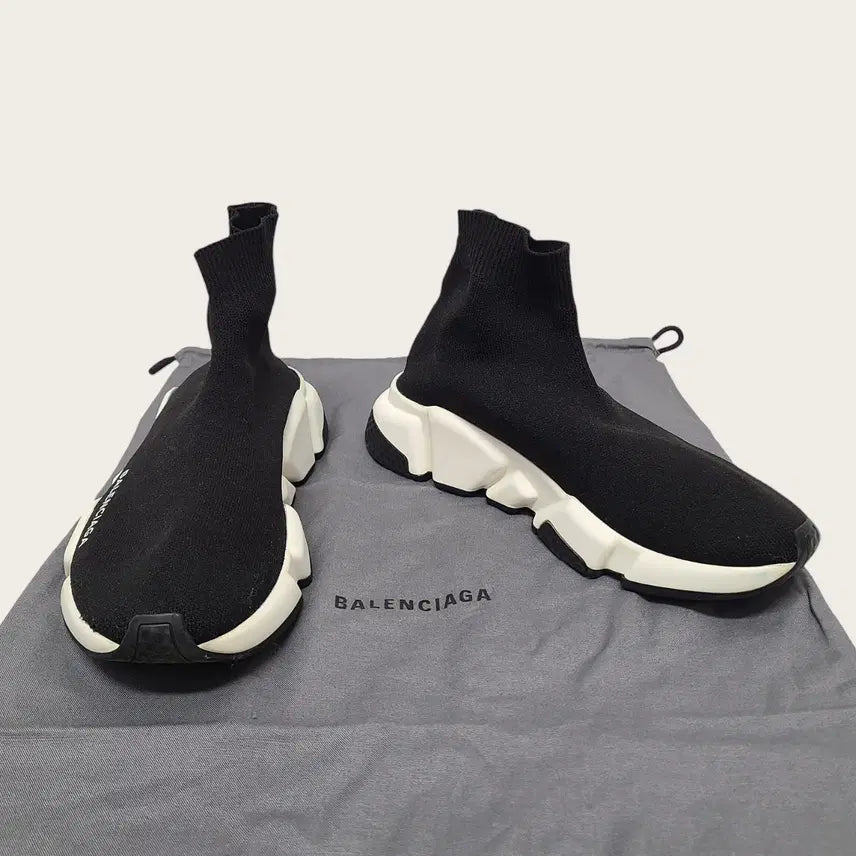 [BUNJANG] Balenciaga Speedrunner Sneakers (Black/White Oreo) - Size 35 / [35] 발렌시아가 블랙 화이트 오레오 스피드러너 스니커즈