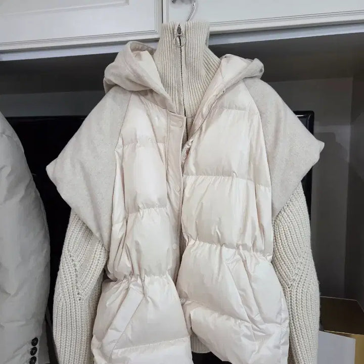 [BUNJANG] Merhen Ivory Knit Padded Hood Vest / 아이보리 니트 패딩 후드 조끼(제평 메르헨)
