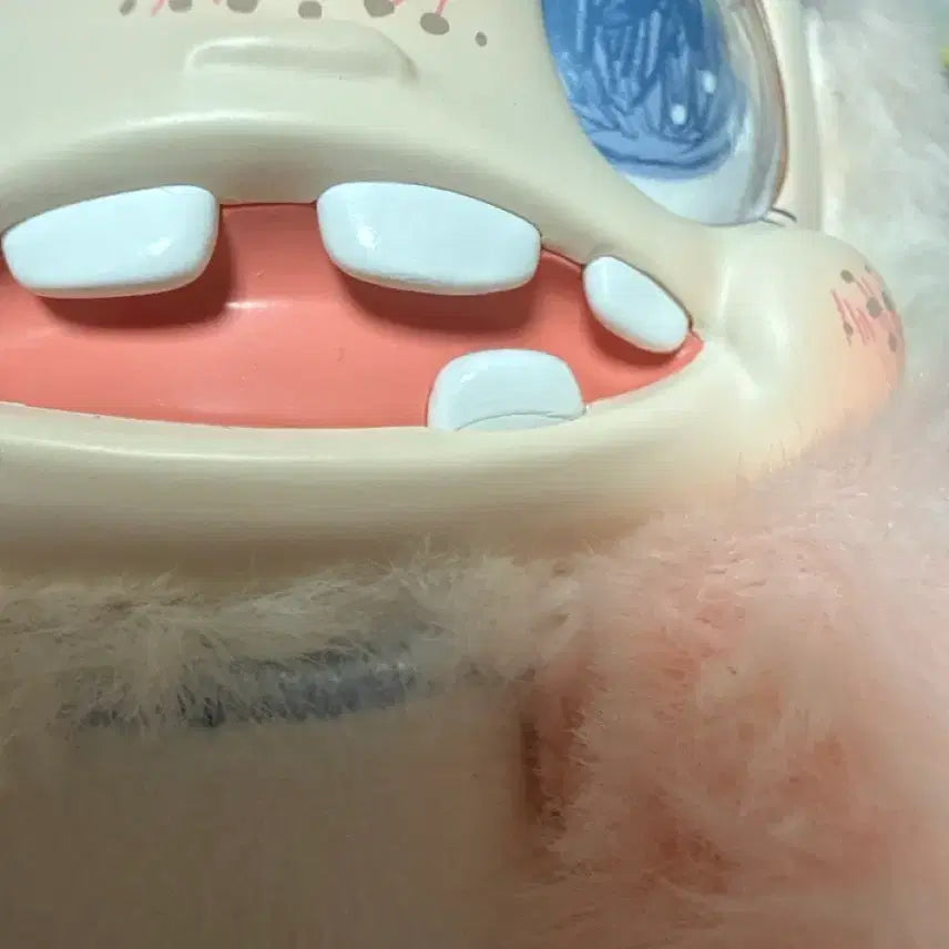 [BUNJANG] POP MART Polar Monster Baby Doll Keychain / 팝마트 폴라 몬스터 베이비 인형 키링 판매합니다