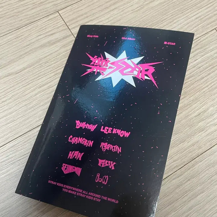 [BUNJANG] Stray Kids SKZ ROCK-STAR Pop-Up Sticker Book / 스트레이키즈 스키즈 락스타 팝업 스티커북