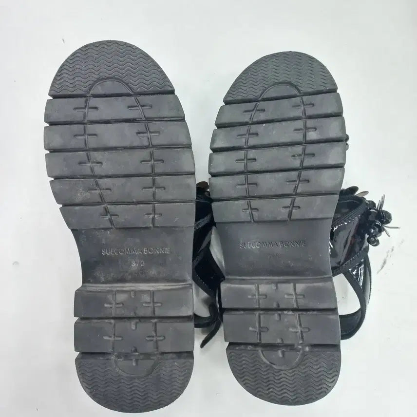 [BUNJANG] Suecomma Bonnie Cubic Embellished Black Sandals / 슈콤마보니 큐빅 장식 블랙 샌들 235mm