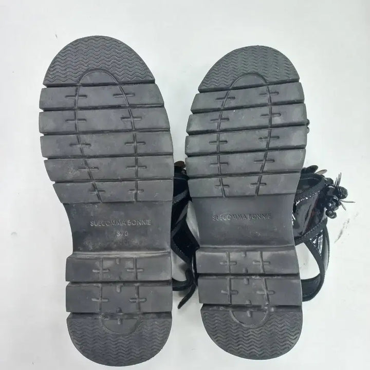 [BUNJANG] Suecomma Bonnie Cubic Embellished Black Sandals / 슈콤마보니 큐빅 장식 블랙 샌들 235mm
