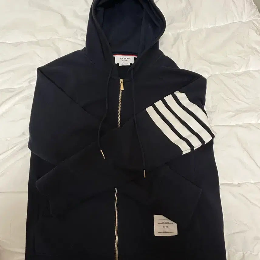[SOLD OUT] [4] 톰브라운 Thom Browne 네이비 후드집업