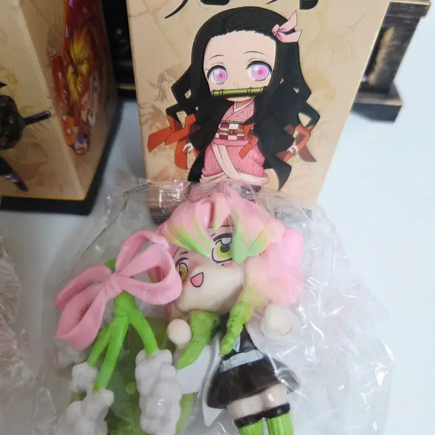 [BUNJANG] Demon Slayer Figure, Plush, and Grip Tok Set / 귀멸의 칼날 피규어 인형 +그립톡 세트 일괄 새상품