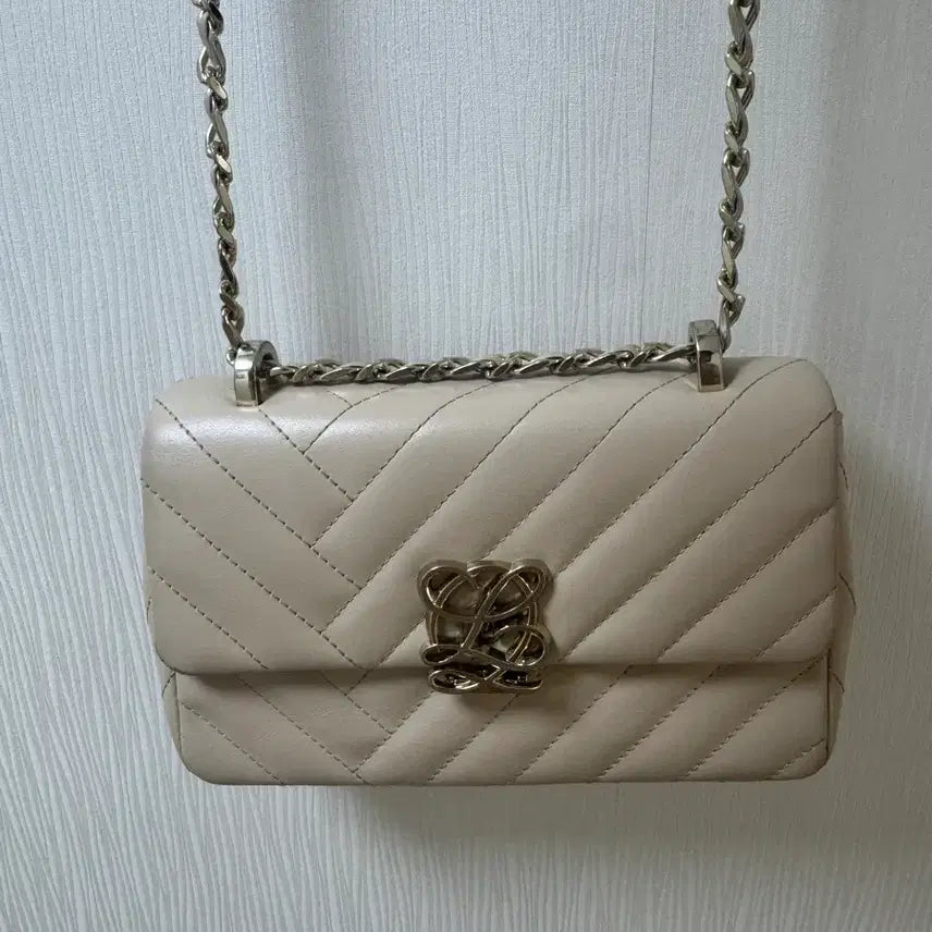 [BUNJANG] Louis Quatorze Quilted Chain Crossbody Bag / 루이까또즈 체인 크로스백