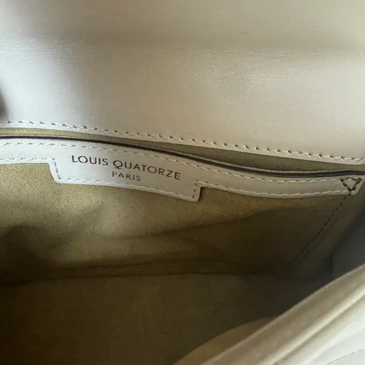 [BUNJANG] Louis Quatorze Quilted Chain Crossbody Bag / 루이까또즈 체인 크로스백