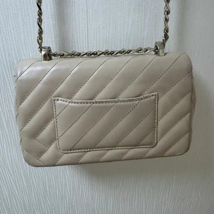 [BUNJANG] Louis Quatorze Quilted Chain Crossbody Bag / 루이까또즈 체인 크로스백