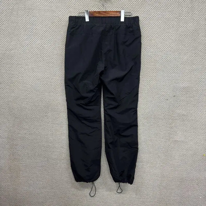 [BUNJANG] Reebok Old School Embroidered Logo Woven Jogger Pants / 리복 올드스쿨 자수로고 우븐 조거 츄리닝바지 95 A07577