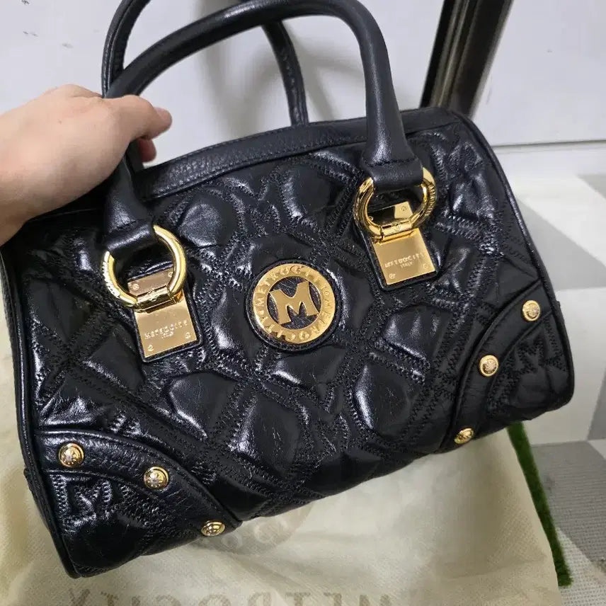 [SOLD OUT] 메트로시티 퀼팅 토트백 블랙