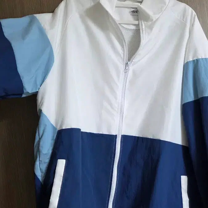 [BUNJANG] Kyunwoo and Sunyeo Windbreaker Jacket / 견우와 선녀 바람막이 팔아요