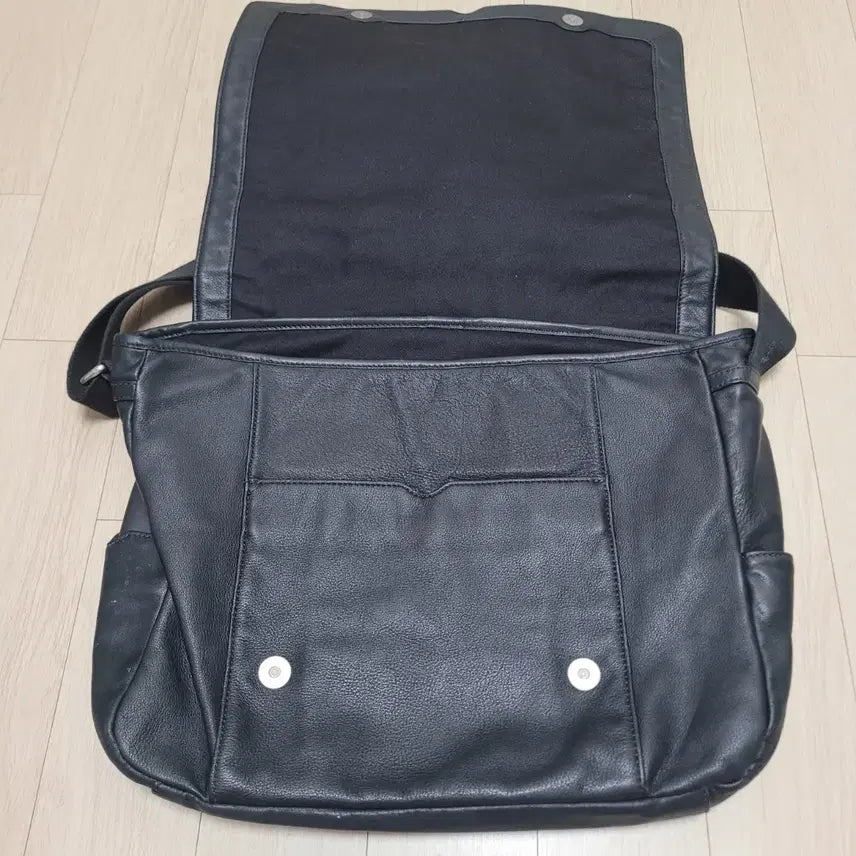 [BUNJANG] TUMI Leather Crossbody Bag / 투마 남성가죽 크로스백