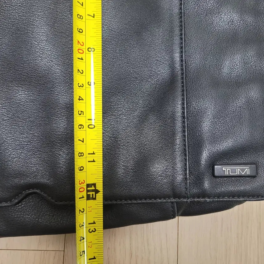 [BUNJANG] TUMI Leather Crossbody Bag / 투마 남성가죽 크로스백