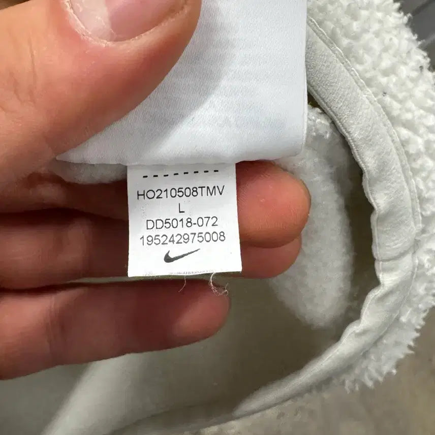 [BUNJANG] Nike Fleece Lined Sweatshirt White L / 나이키 폴리스 기모 맨투맨 흰색 L