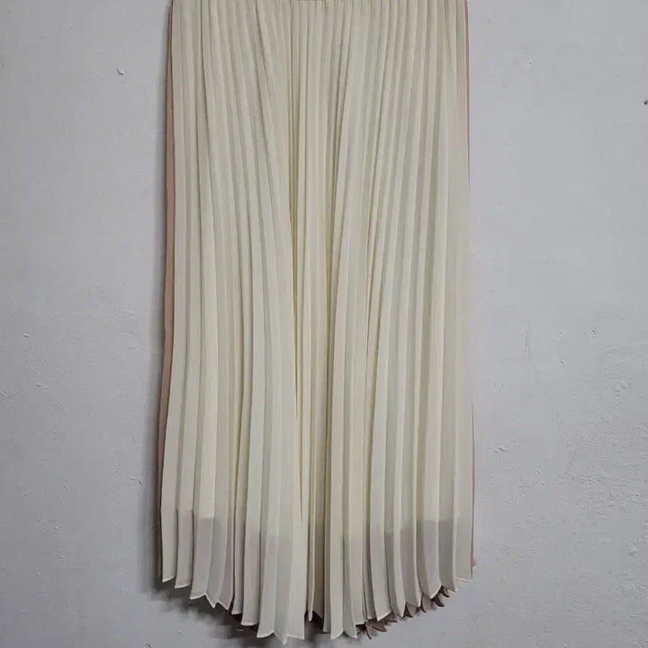 [SOLD OUT] 아이보리 톤 배색 플리츠 롱 스커트