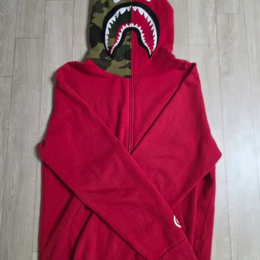 [BUNJANG] BAPE Shark Hoodie Red Camo Half-and-Half Zip-up / 급처 네고가능) 베이프 샤크후드 레드 카모 반반 후드집업