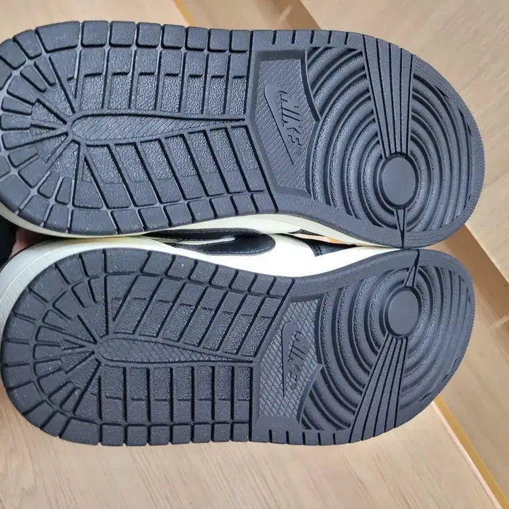 [BUNJANG] Nike Air Jordan 1 Low OG PSG Sneakers / 나이키 에어 조던 1 로우  OG PSG 285
