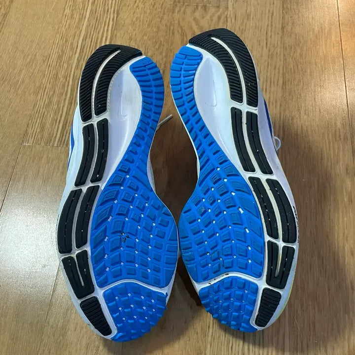 [BUNJANG] Nike Air Zoom Pegasus 37 White Blue Green Sneakers / 203) 나이키 에어 줌 페가수스 37 화이트 블루 그린 250