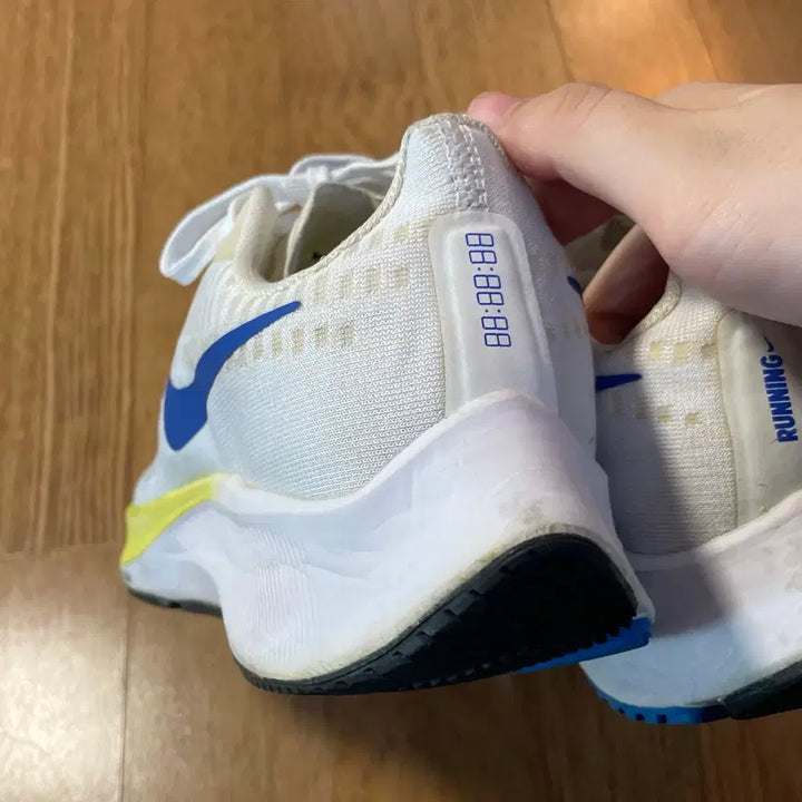 [BUNJANG] Nike Air Zoom Pegasus 37 White Blue Green Sneakers / 203) 나이키 에어 줌 페가수스 37 화이트 블루 그린 250