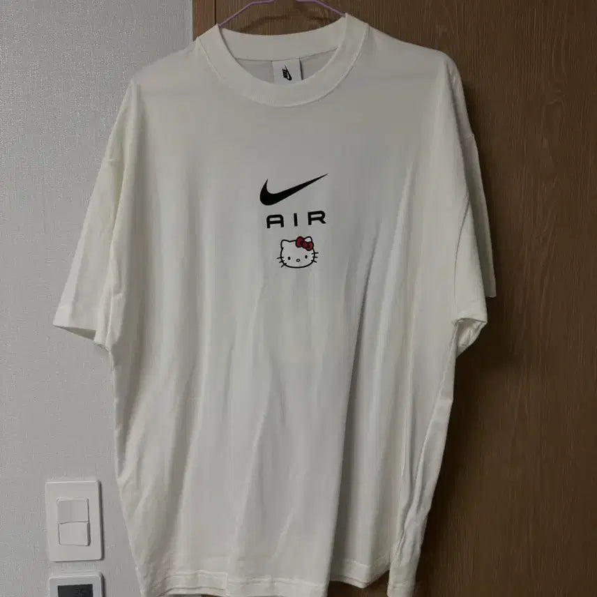 [BUNJANG] Nike Hello Kitty Air T-shirt / 나이키 헬로키티 에어 티셔츠