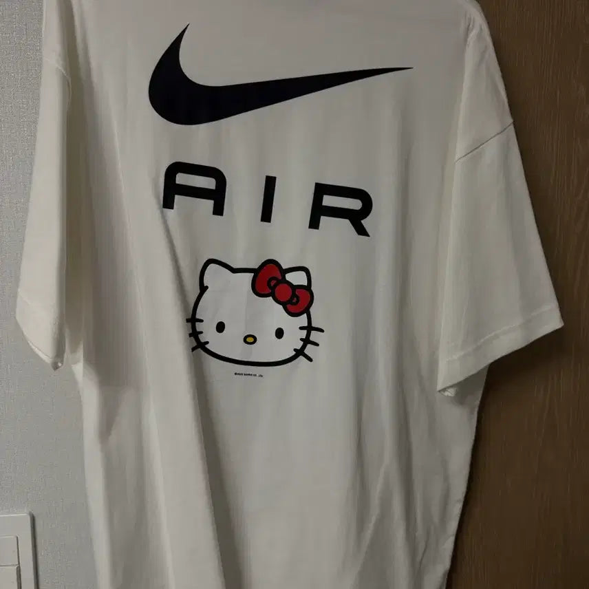 [BUNJANG] Nike Hello Kitty Air T-shirt / 나이키 헬로키티 에어 티셔츠