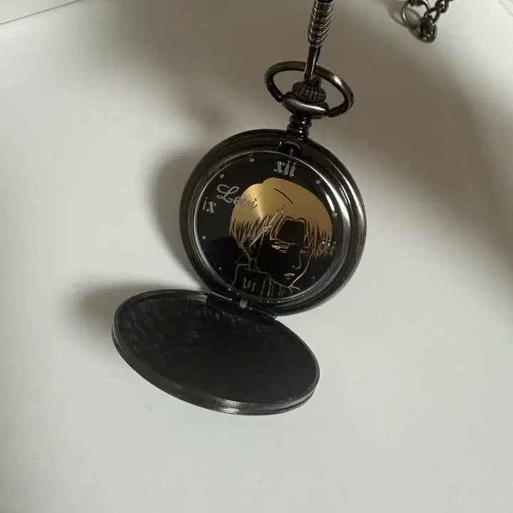 [BUNJANG] Attack on Titan Levi Pocket Watch / 진격의 거인 리바이 회중시계