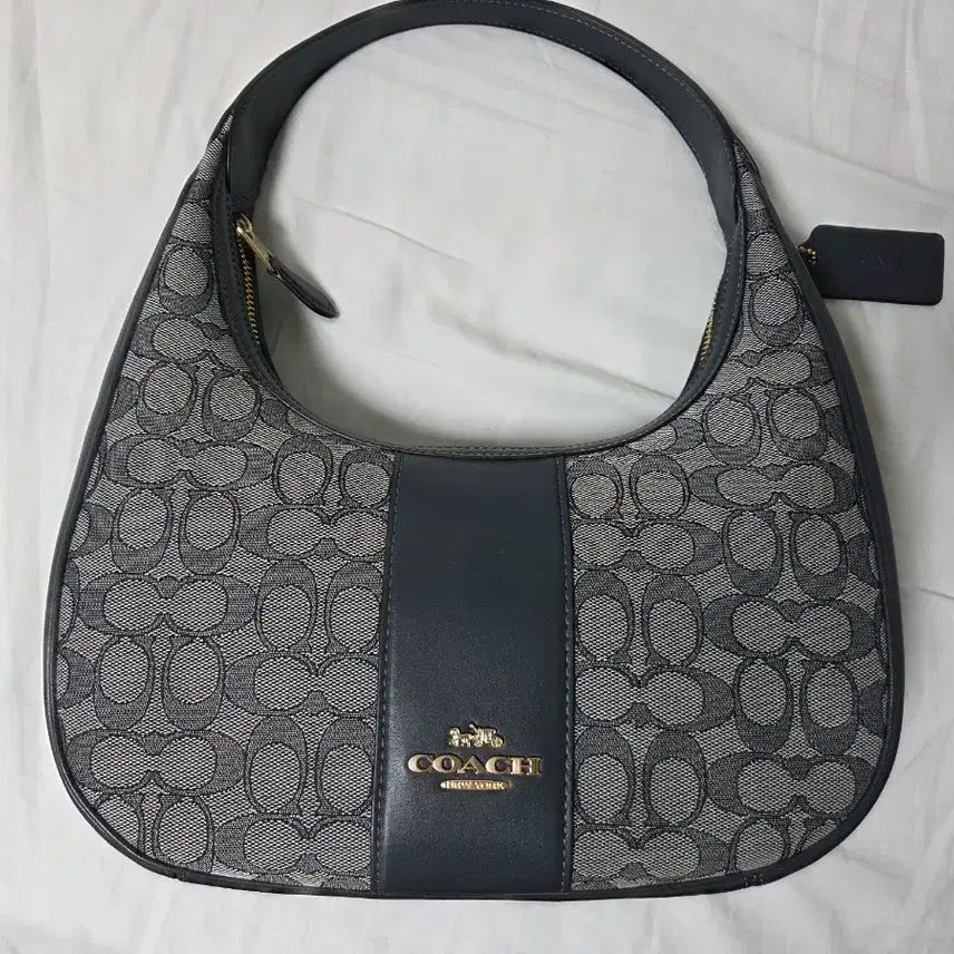 [BUNJANG] Coach Carmen Hobo Shoulder Bag / 코치 카르멘 숄더백 호보백