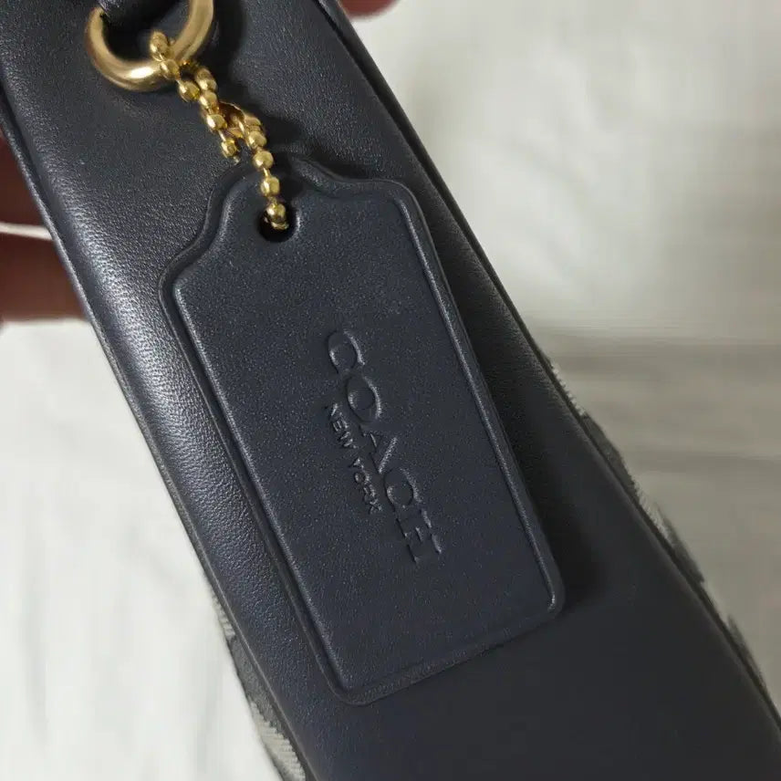 [BUNJANG] Coach Carmen Hobo Shoulder Bag / 코치 카르멘 숄더백 호보백