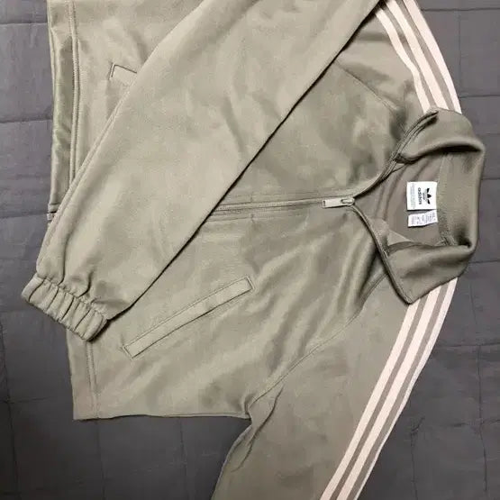 [BUNJANG] Adidas Track Top Khaki Jacket / 아디다스 트랙탑 카키