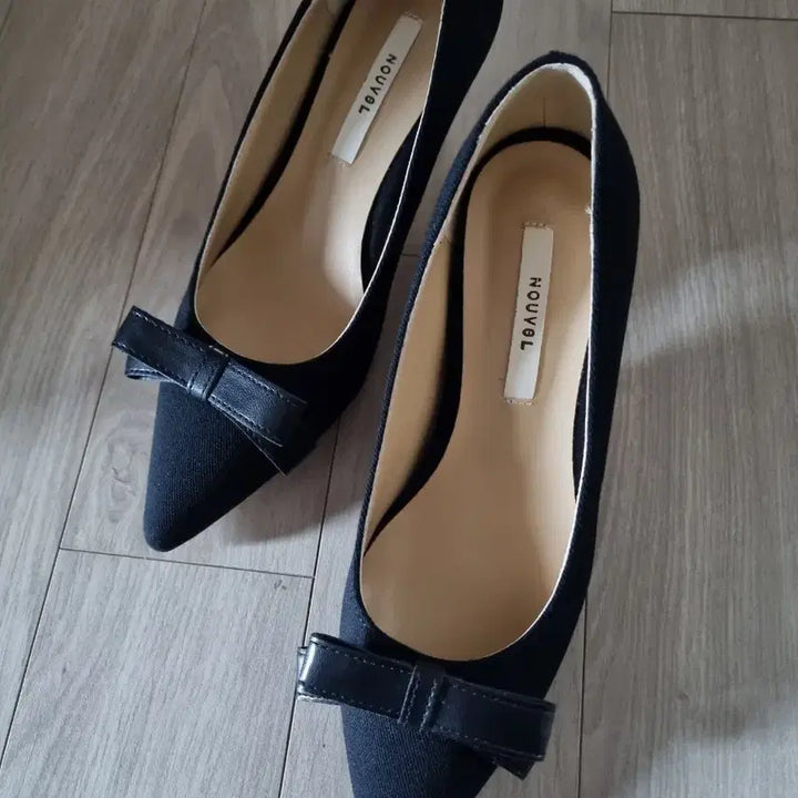 [BUNJANG] Stiletto Heels with Ribbon Detail / 리본장식 스틸레토힐 미착용 새상품