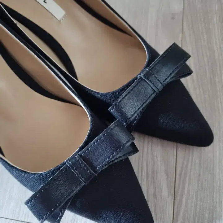 [BUNJANG] Stiletto Heels with Ribbon Detail / 리본장식 스틸레토힐 미착용 새상품