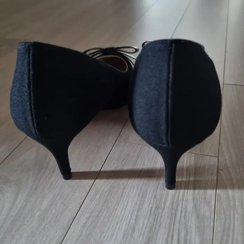 [BUNJANG] Stiletto Heels with Ribbon Detail / 리본장식 스틸레토힐 미착용 새상품