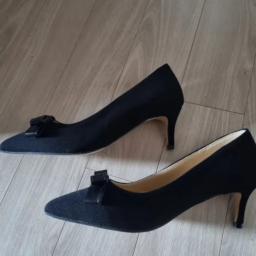 [BUNJANG] Stiletto Heels with Ribbon Detail / 리본장식 스틸레토힐 미착용 새상품