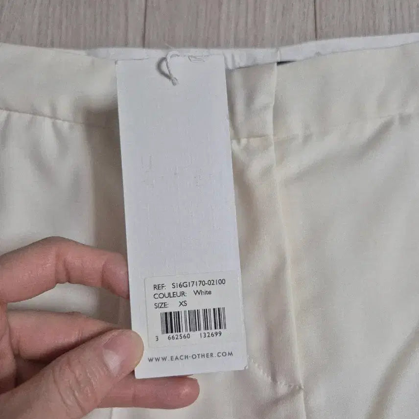 [BUNJANG] Each X Other Pleats Detail Cropped Pants XS / 새상품)Each X Other 플리츠 디테일 크롭 팬츠 25