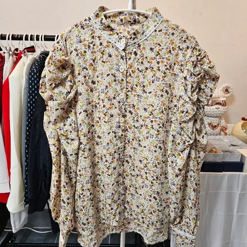 [SOLD OUT] 플라워 패턴 레이스 블라우스