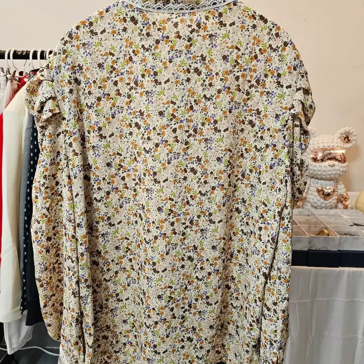 [SOLD OUT] 플라워 패턴 레이스 블라우스