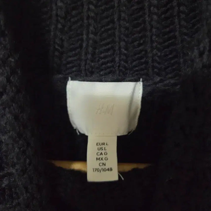 [BUNJANG] H&amp;M Black Turtleneck Crop Knit Top / H&amp;M블랙 터틀넥 크롭니트티