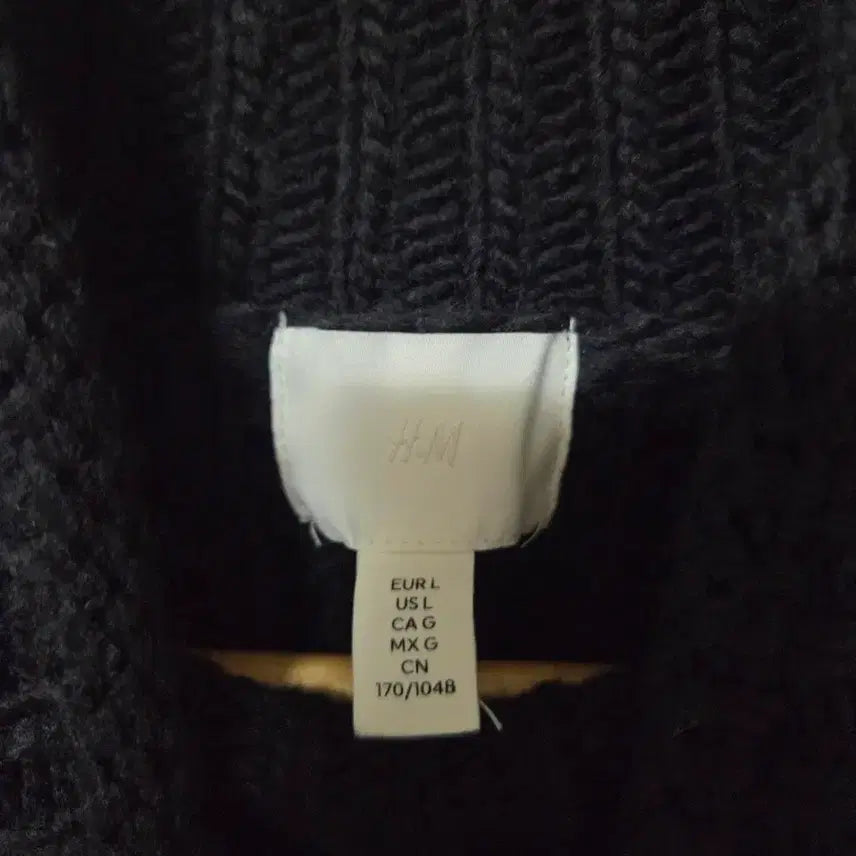 [BUNJANG] H&amp;M Black Turtleneck Crop Knit Top / H&amp;M블랙 터틀넥 크롭니트티