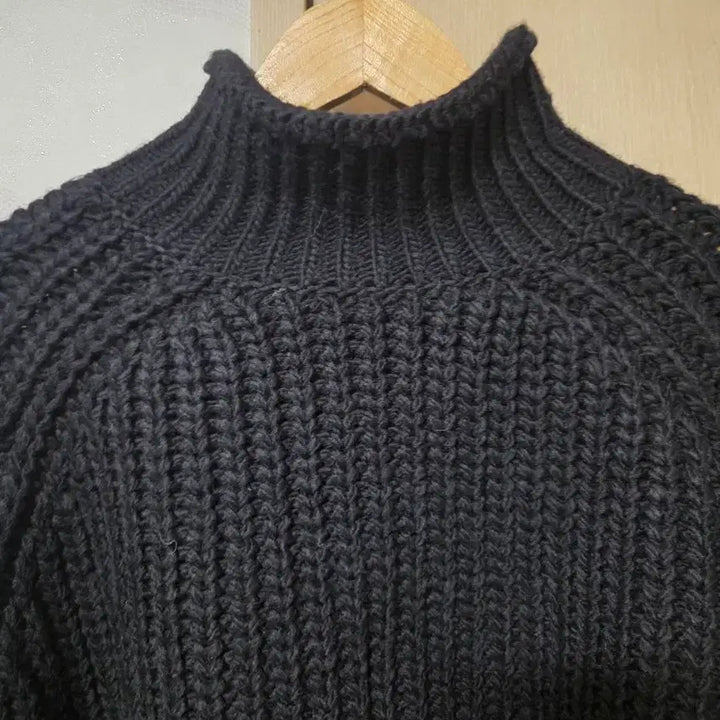 [BUNJANG] H&amp;M Black Turtleneck Crop Knit Top / H&amp;M블랙 터틀넥 크롭니트티