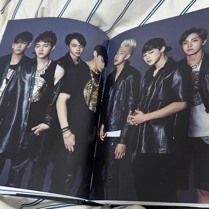 [BUNJANG] BTS Beyond The Story 10th Anniversary Book / 방탄소년단 비욘드 더 스토리 책 양도
