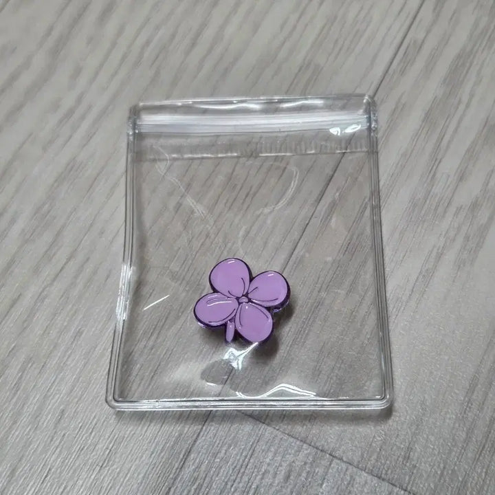 [BUNJANG] IU LILAC Flower Metal Pin Badge / 마지막재고!!> 아이유 LILAC (라일락) 꽃모양 금속 핀뱃지