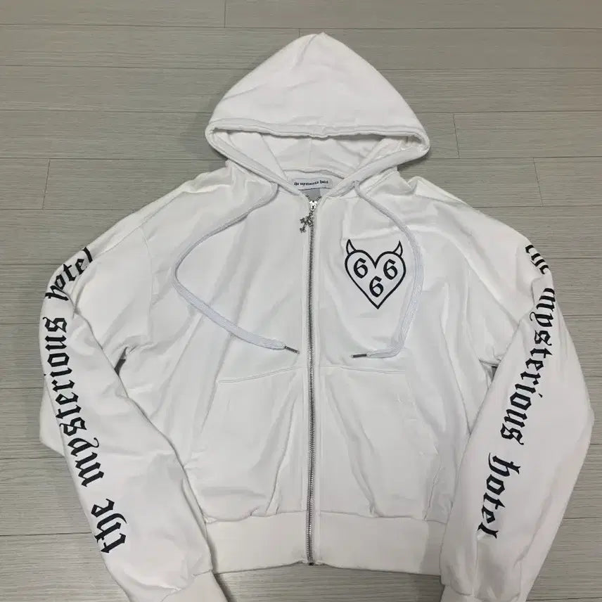 [SOLD OUT] 더미스테리어스 호텔 데빌 후드집업 F
