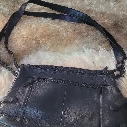 [BUNJANG] Gold Carol Leather Crossbody Bag Black / GOLD CAROL 가죽 크로스백 블랙