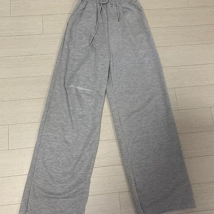 [SOLD OUT] 새것)찢와이드바지 컷팅 트임 트레이닝바지 회색